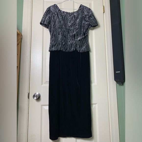 Joseph Ribkoff | Black Velvet Silver Metallic Short Sleeve Dress - 8 - Picture 10 of 12